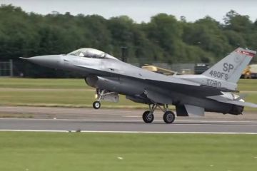 В ходе ускорения у американского F-16C расслоились композитные материалы