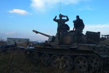 СМИ сообщили о переброске турецкой бронетехники к границе Сирии