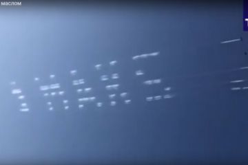 Российские летчики «пишут» по небу, словно по холсту