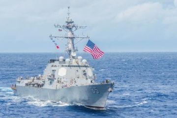 Американский эсминец незаконно проник в территориальные воды Китая