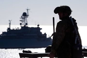 Российские корабли перехватили судно ВМС США в Черном море