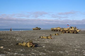 Морские пехотинцы Северного флота ликвидировали условных диверсантов в Арктике