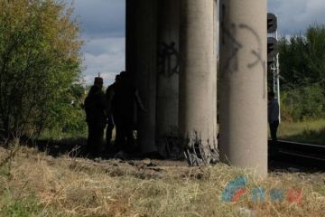 Диверсанты ВСУ в Луганске взорвали мост, по которому следовал гумконвой из России