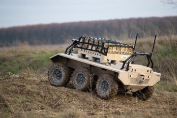 Военные США и Великобритании испытывают роботизированные конвои для пополнения запасов войск