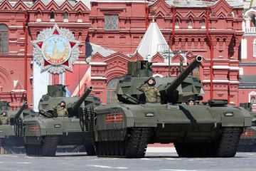 Эксперт рассказал об отличиях парадной версии "Арматы" от боевой