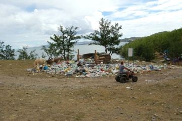 Байкал заваливают мусором и сливают в озеро канализационные стоки