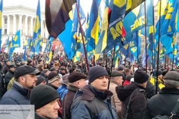 В центре Киева проходят массовые бунты против «формулы Штайнмайера»