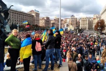 Протестами в Киеве из-за "формулы Штайнмайера" Порошенко играет на руку Зеленскому