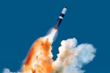 Ядерная ракета пролетела рядом с пассажирским самолётом