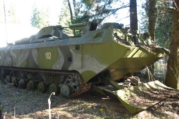 Уникальный плавающий бронетранспортер-экскаватор замечен в ЛНР