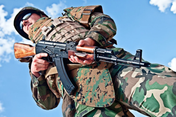 Военный эксперт из Китая пояснил, почему советский АК-47 староват для современного боя