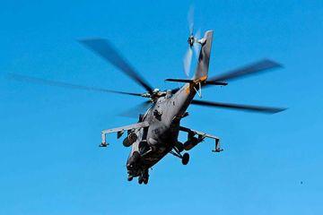 Мощь российского оружия: Ми-35П снес трибуну на параде