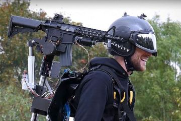 Британцы сделали летающий костюм с орудийной установкой