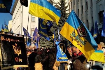 Рухнет бюджет или «вырежут» Донбасс: к чему приведет столкновение власти и националистов