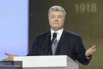 Порошенко начал экстренно вывозить имущество из особняка под Киевом