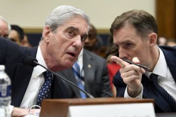 Автор расследования о «вмешательстве РФ» проспал теракты 9/11 и спас Клинтон от суда