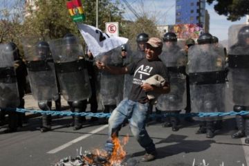 Боливия устала от благопристойного облика Моралеса, но потерпит