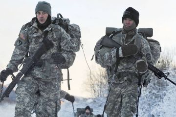 Постпредство РФ посоветовало НАТО закупать учебники по истории вместо арктической формы