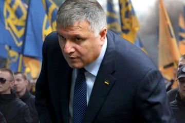 Наезд Трампа на «Азов»: непотопляемости Авакова приходит конец