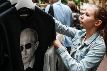 Прибалтику трясет от маек с Путиным и «русских солдатиков»