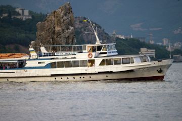 Власти Крыма продадут построенные в годы СССР пассажирские теплоходы