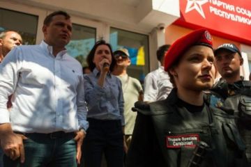 Молдавский политический кризис: социалисты готовы распустить кабмин, у премьера анонсировали «Майдан»