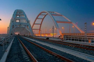 Поезда на Крымском мосту добили: украинцы смиренно признали полуостров российским