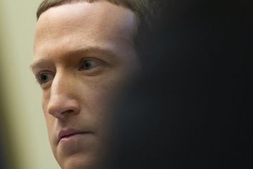 Двойная жизнь владельца Facebook Цукерберга: филантроп на публику, агент ЦРУ в тени