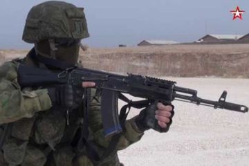 Смотри, планета, как дядя Сэм бежит от русских!