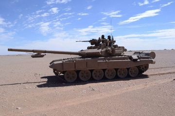 Новая партия: фото прибывших в Алжир танков Т-90СА появилось в Сети