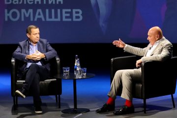 Ельцинская Семья выходит из тени