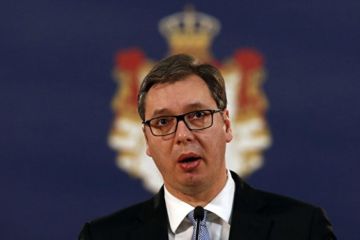 Сидение на двух стульях – главный талант сербского президента Вучича