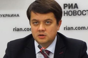 Репрессии зе-порохоботов: Разумков – подельник Вышинского?