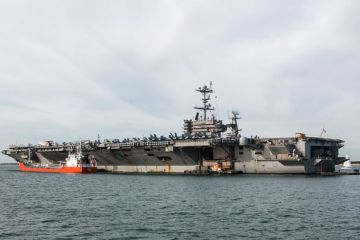 Вымирающие динозавры: авианосцы назвали слабым местом ВМС США