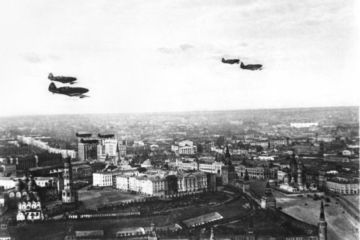 Сколько немецких самолётов бомбило Москву: вымыслы и реальность