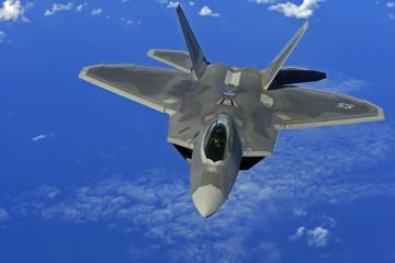 В США сравнили истребители Су-57 и F-22 Raptor