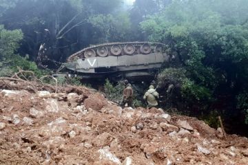 Гусеницами кверху: танк "Меркава-4" перевернулся у границы с Ливаном