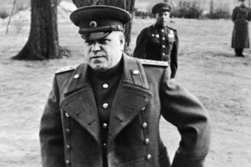 Георгий Жуков против Степана Бандеры: каких героев сегодня чтят в России и на Украине