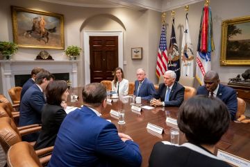 «Скоро увидите новые лица» - Запад натравит молдавскую оппозицию на Додона в решающей схватке