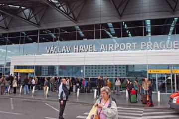 Аэропорт Праги, который в очередной раз развенчал миф о европейской «культуре». Про пороки, возведённые в ранг достоинств