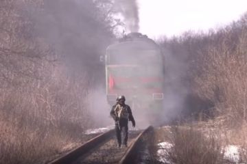 Украина расписалась в бессилии перед националистами отказом пустить поезда в Донбасс