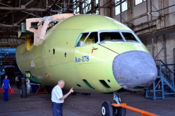 Судьбу перспективного военно-транспортного самолета Ан-178 прояснили в «Антонове»