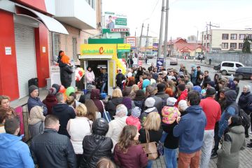 Прощание с секонд-хендом: почему украинцев лишают б/у одежды из Европы