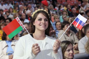 Каких национальных взглядов придерживаются уехавшие на ПМЖ в Россию белорусы