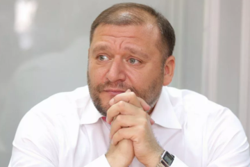 Добкин выкупил Орден Победы, сбитый неофашистами с «Монумента Славы» во Львове