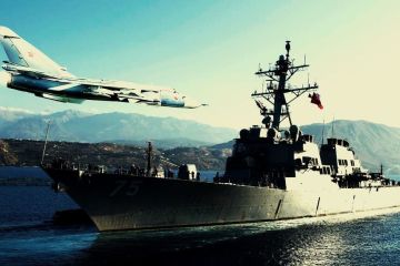 Отвага при бегстве: эсминец США «продемонстрировал» бегство от российских истребителей и корабля (Видео)