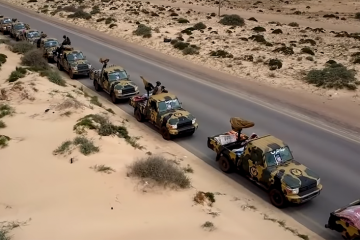 Ливийская национальная армия продвигается на запад после освобождения ливийского города Сирт