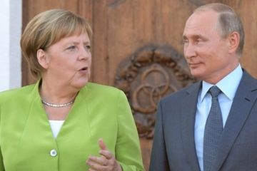 Меркель летит в Москву за помощью. Срочной помощью