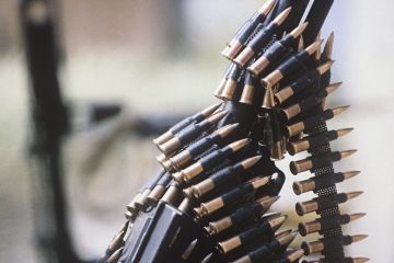 "Бой насмерть". Как американцы сравнили автоматы АК-47 и М-16