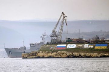 В Крыму безуспешно пытаются продать принадлежавшие Украине суда